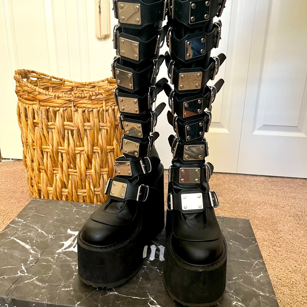 Demonia Swing 815 Platform Boot Size 8